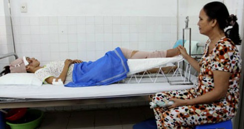 'Nữ hoàng điền kinh VN' bị xe tông gãy chân khi đang tập luyện