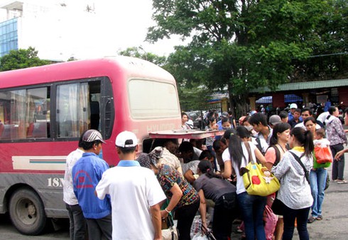 Người dân phờ phạc quay lại Thủ đô