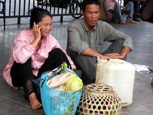 Người dân phờ phạc quay lại Thủ đô