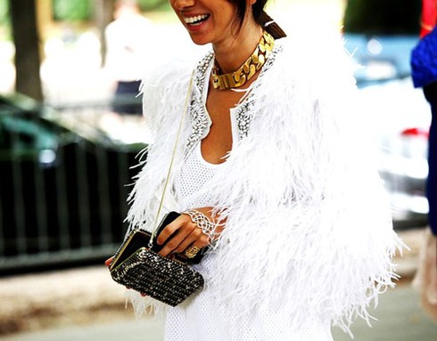 Mặc đẹp với trang phục tông trắng trong mùa lạnh