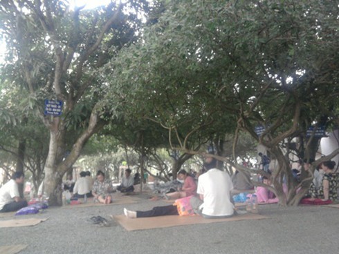 Chủ khu vườn kỳ lạ giở chiêu “móc túi” bệnh nhân