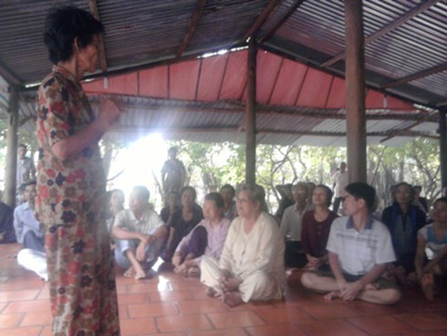 Chủ khu vườn kỳ lạ giở chiêu “móc túi” bệnh nhân