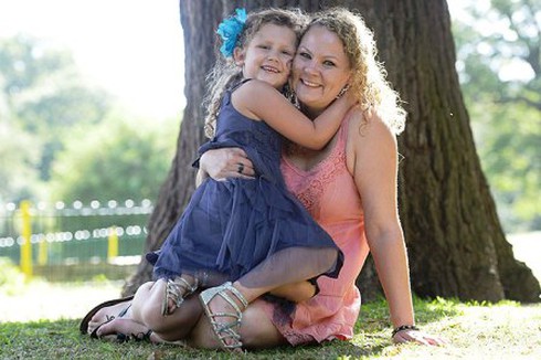 Hôn mê 8 ngày bất ngờ tỉnh dậy khi nghe ca sĩ yêu thích hát