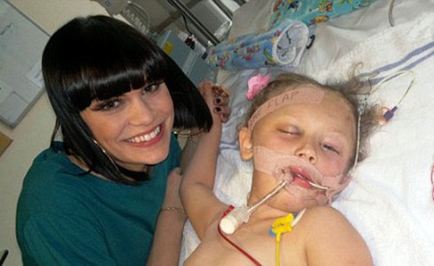 Hôn mê 8 ngày bất ngờ tỉnh dậy khi nghe ca sĩ yêu thích hát