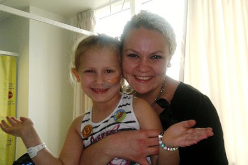 Hôn mê 8 ngày bất ngờ tỉnh dậy khi nghe ca sĩ yêu thích hát