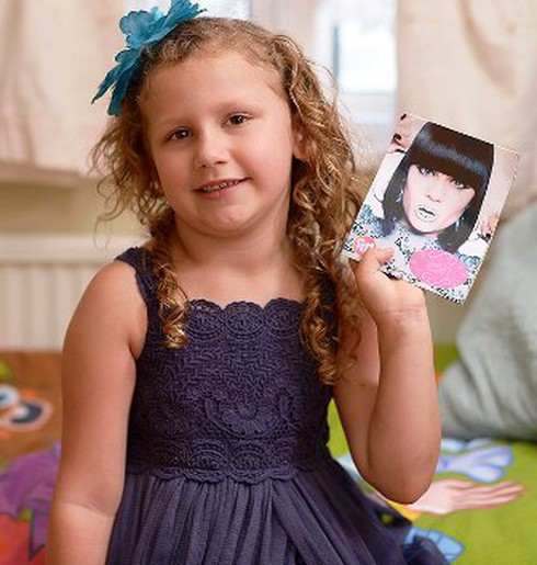 Hôn mê 8 ngày bất ngờ tỉnh dậy khi nghe ca sĩ yêu thích hát