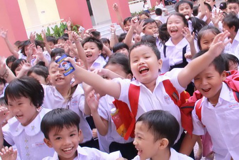 Rạng ngời nụ cười trẻ thơ ngày khai trường