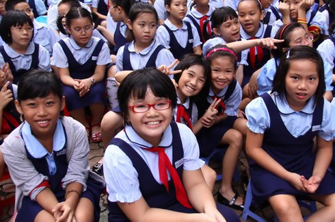 Rạng ngời nụ cười trẻ thơ ngày khai trường