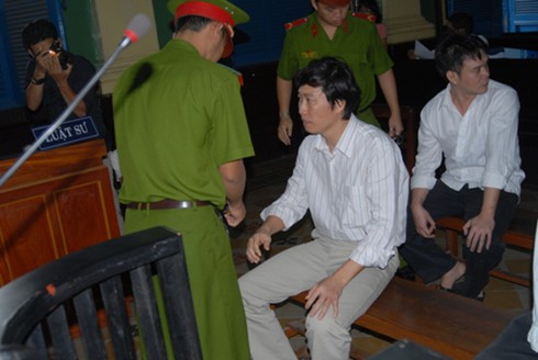 Nhà báo Hoàng Khương bắt đầu trả lời thẩm vấn (trực tiếp)