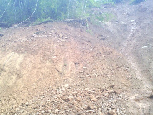 Miền Trung bị cô lập trong lũ sớm