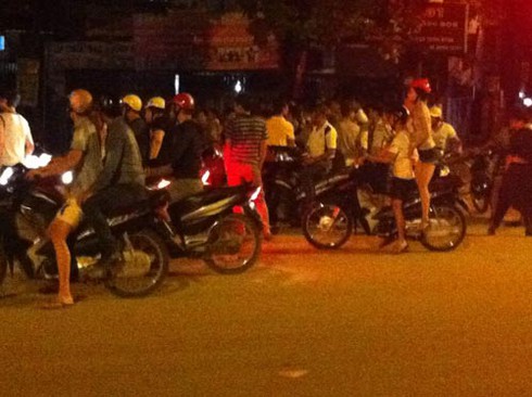 Va chạm xe biến thành hỗn chiến, 2 người bị chém, 1 chết tại chỗ