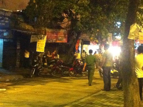 Va chạm xe biến thành hỗn chiến, 2 người bị chém, 1 chết tại chỗ