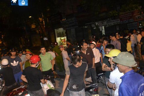 Va chạm xe biến thành hỗn chiến, 2 người bị chém, 1 chết tại chỗ