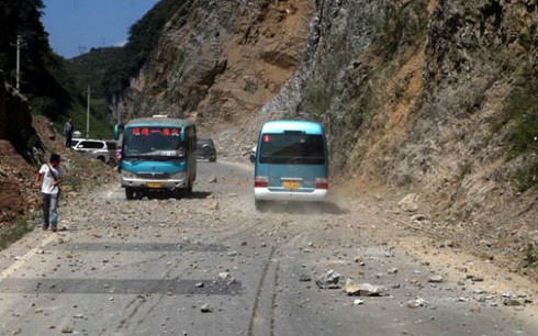 Động đất ở Trung Quốc: 24 người chết, 20.000 ngôi nhà bị phá hủy