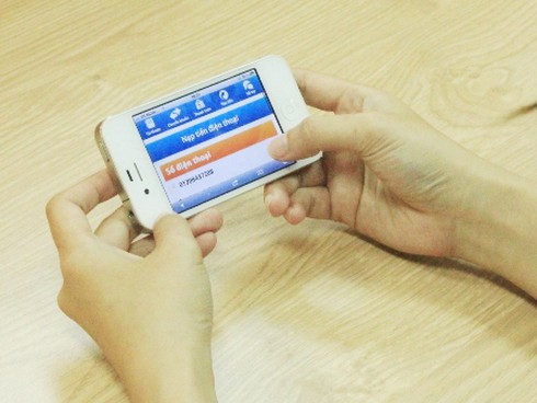 Nạp tiền điện thoại, rinh smartphone