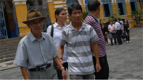 Vụ nhà báo Hoàng Khương: Đắng lòng nhìn nước mắt người cha