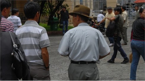 Vụ nhà báo Hoàng Khương: Đắng lòng nhìn nước mắt người cha