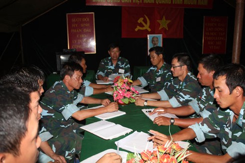 Bộ đội pháo phòng không diễn tập thực binh đánh địch tấn công