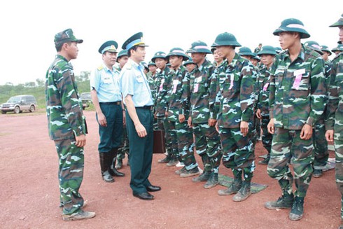 Bộ đội pháo phòng không diễn tập thực binh đánh địch tấn công