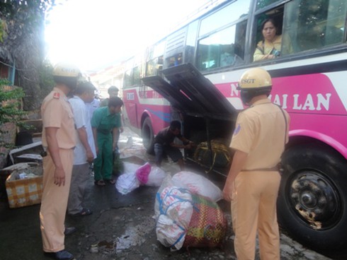 Tài xế xin tiêu hủy thịt thối chở trên xe khách