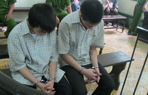 Lời khai rùng mình của 2 'thiếu gia' cắt cổ nhân viên nhà nghỉ