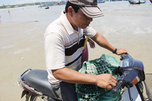 Chiêu trò dìm giá cổ vật trên con tàu đắm của dân buôn