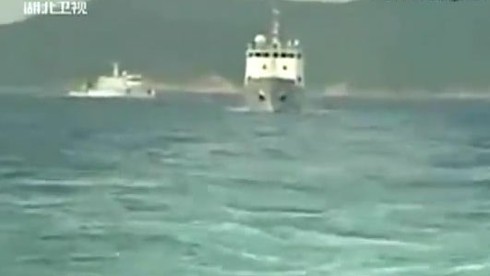Xinhua đưa tin “tàu quân đội Trung Nhật đọ súng tại đảo Điếu Ngư”?