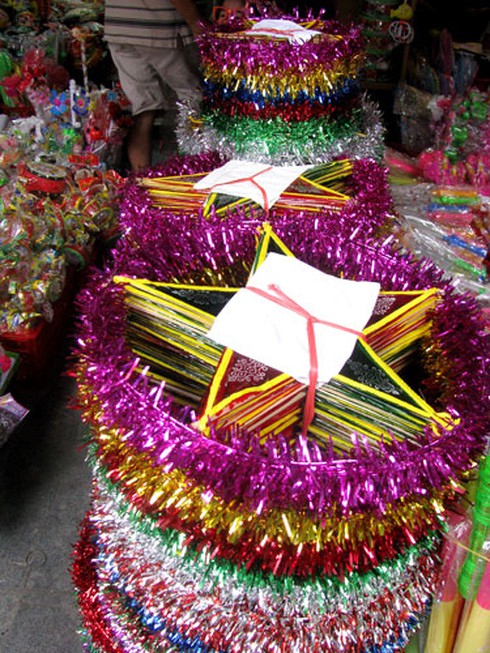 Rự rỡ Trung thu sớm trên phố Hàng Mã