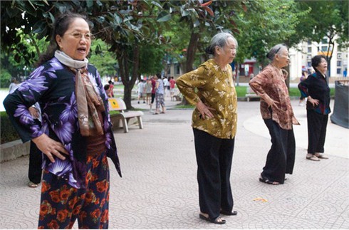 Người Hà Nội thích thú đón rét sớm