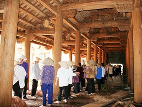 Đoàn giám sát của Quốc hội kiểm tra tại chùa Trăm Gian