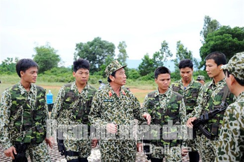 Đặc công Việt Nam tập đổ bộ đường không