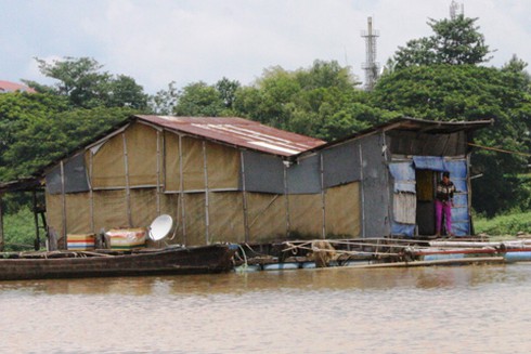 Bé gái 12 tuổi có thai 8 tháng gia đình mới biết