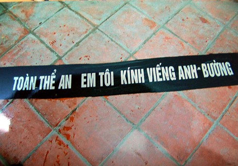 Nhà nữ giám đốc bị khủng bố bằng tiểu sành chứa đầu chó