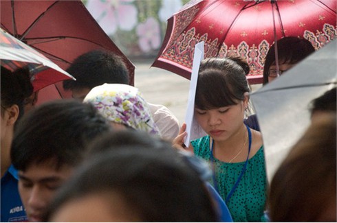 Triển lãm quốc tế sách lần thứ 4:Hàng nghìn người đến tham quan và mua sách