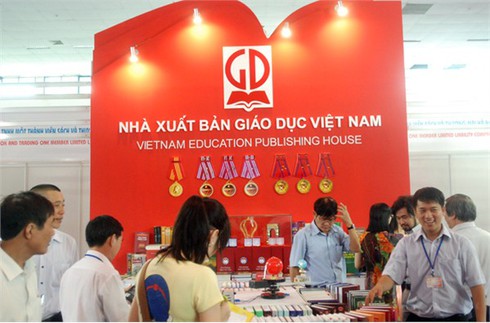 Triển lãm quốc tế sách lần thứ 4:Hàng nghìn người đến tham quan và mua sách