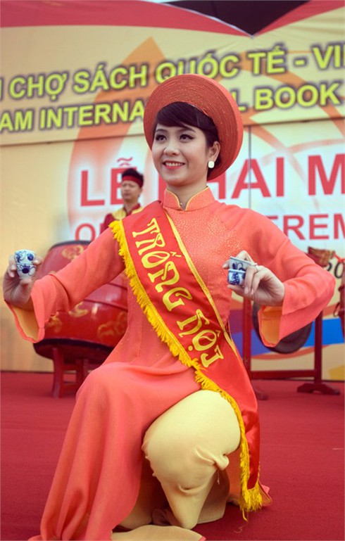 Triển lãm quốc tế sách lần thứ 4:Hàng nghìn người đến tham quan và mua sách