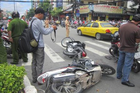 Vụ tên cướp đâm cảnh sát: Một người đã tử vong