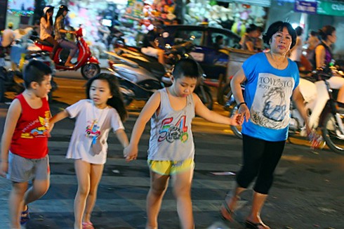 Người thủ đô đi chơi Trung thu sớm