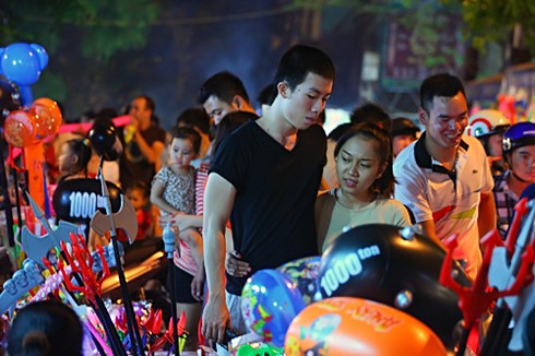 Người thủ đô đi chơi Trung thu sớm