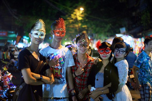 Người thủ đô đi chơi Trung thu sớm