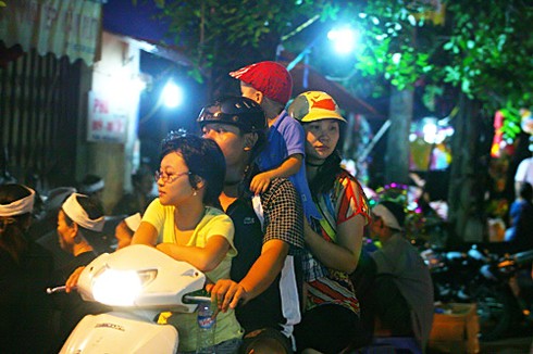 Người thủ đô đi chơi Trung thu sớm