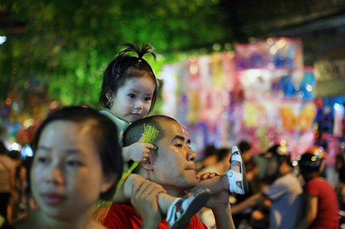 Người thủ đô đi chơi Trung thu sớm