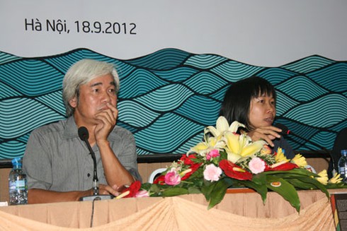 Độc giả Hà Nội rồng rắn xếp hàng xin chữ ký nhà văn Nguyễn Ngọc Tư