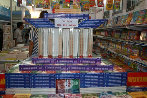 Độc đáo cột mốc Trường Sa giữa lòng Hà Nội