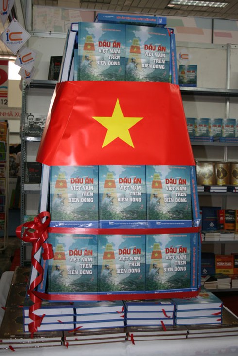 Độc đáo cột mốc Trường Sa giữa lòng Hà Nội