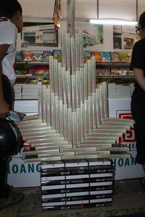 Độc đáo cột mốc Trường Sa giữa lòng Hà Nội