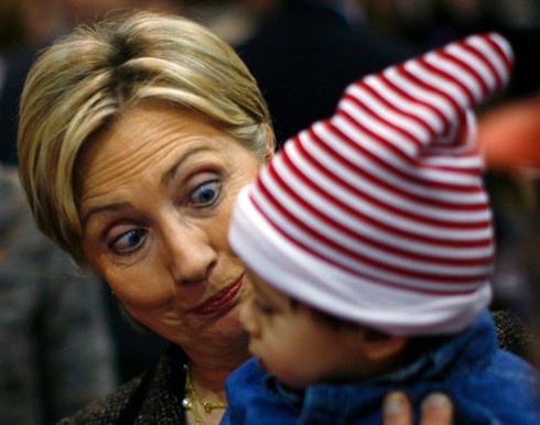 Trẻ con mếu máo trên tay chính khách Mỹ