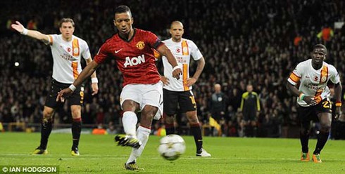 Bỏ lỡ cả tá cơ hội trước Galatasaray, MU thắng tối thiểu 1-0