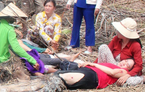 Xô xát với công an xã, 3 phụ nữ trúng đạn