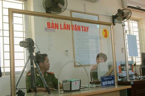 Cận cảnh đi làm Chứng minh thư mẫu mới